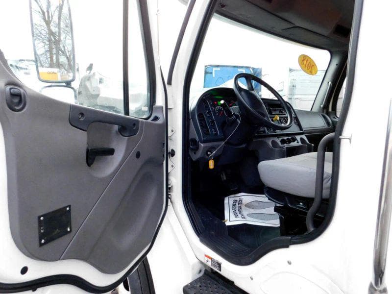 2018 Freightliner Cascadia 125 image 11