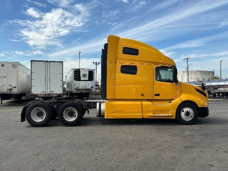 2022 Volvo VNL image 6