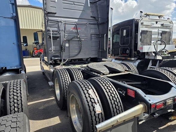 2020 Volvo VNL64T760 image 5
