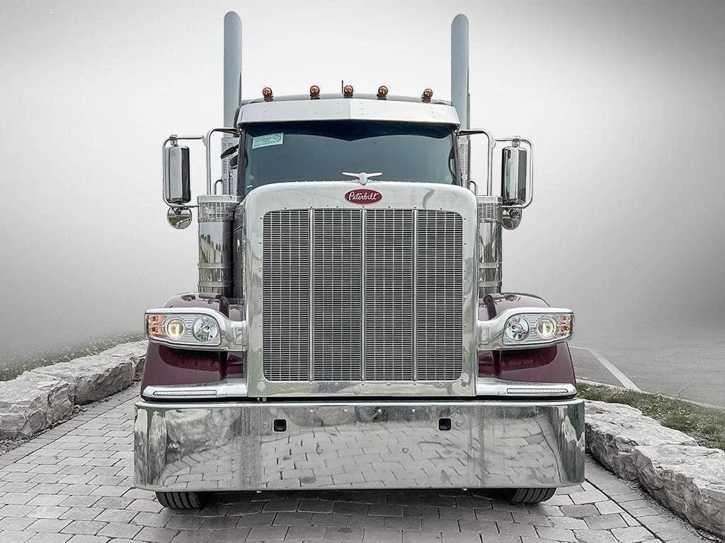 2025 Peterbilt 589 image 2