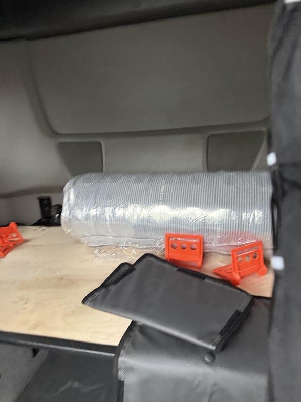 2021 International LT image 4