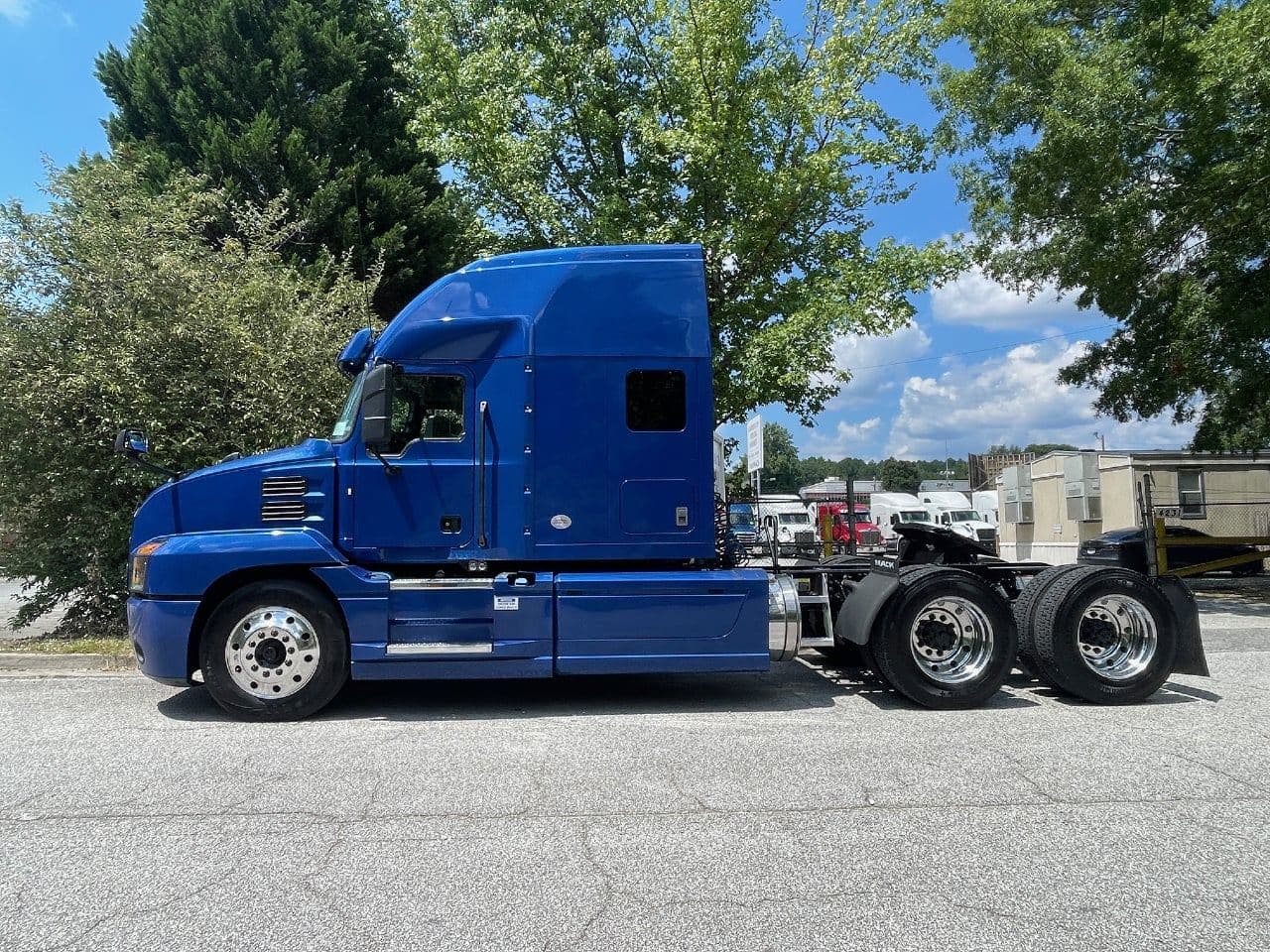 2019 Mack Anthem image 6