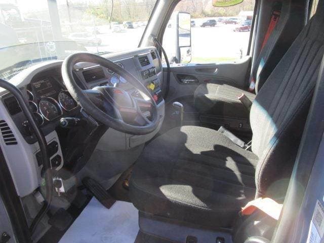 2020 Peterbilt 567 image 10