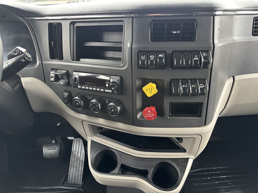 Used 2023 PETERBILT 579 image 12