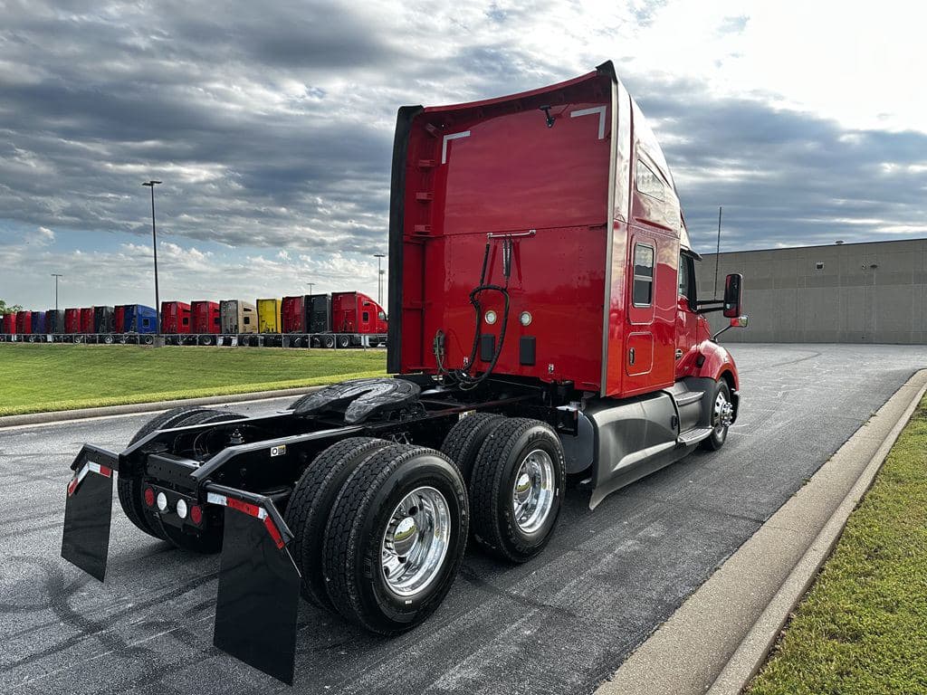 Used 2022 PETERBILT 579 image 30
