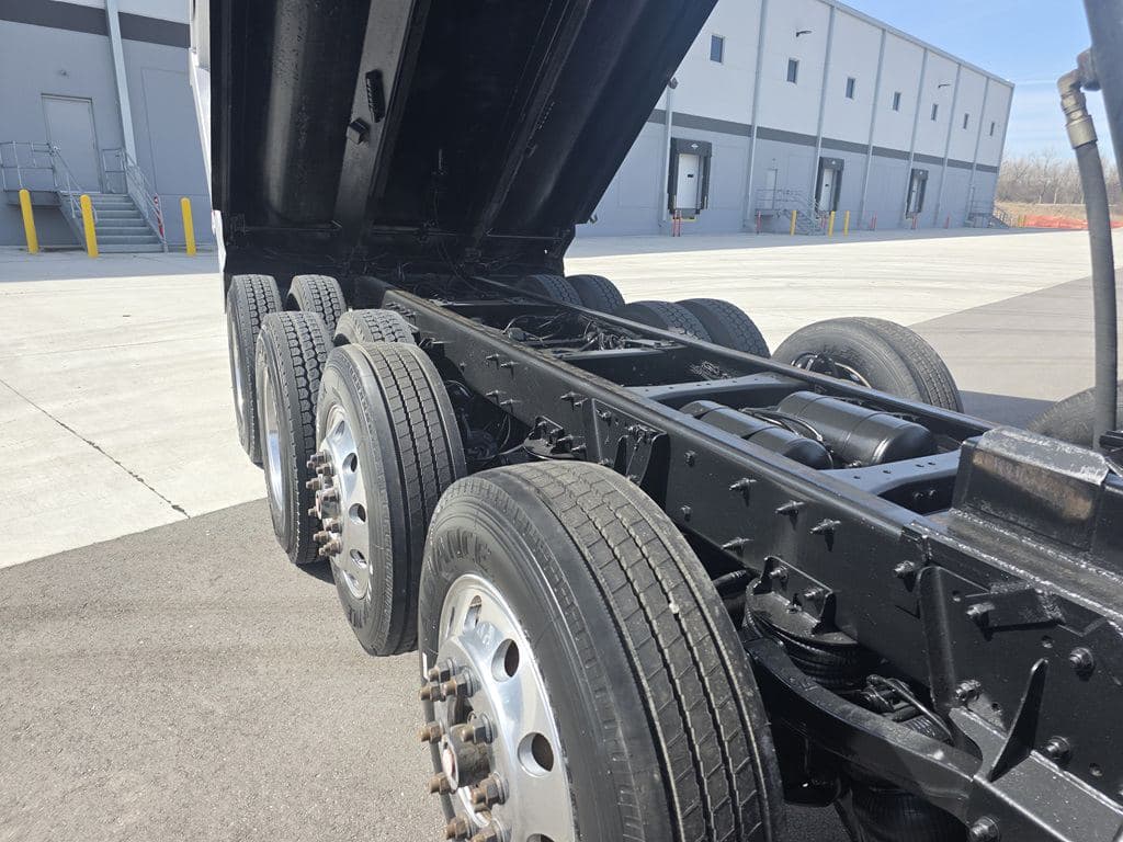 Used 2018 KENWORTH T880 image 12
