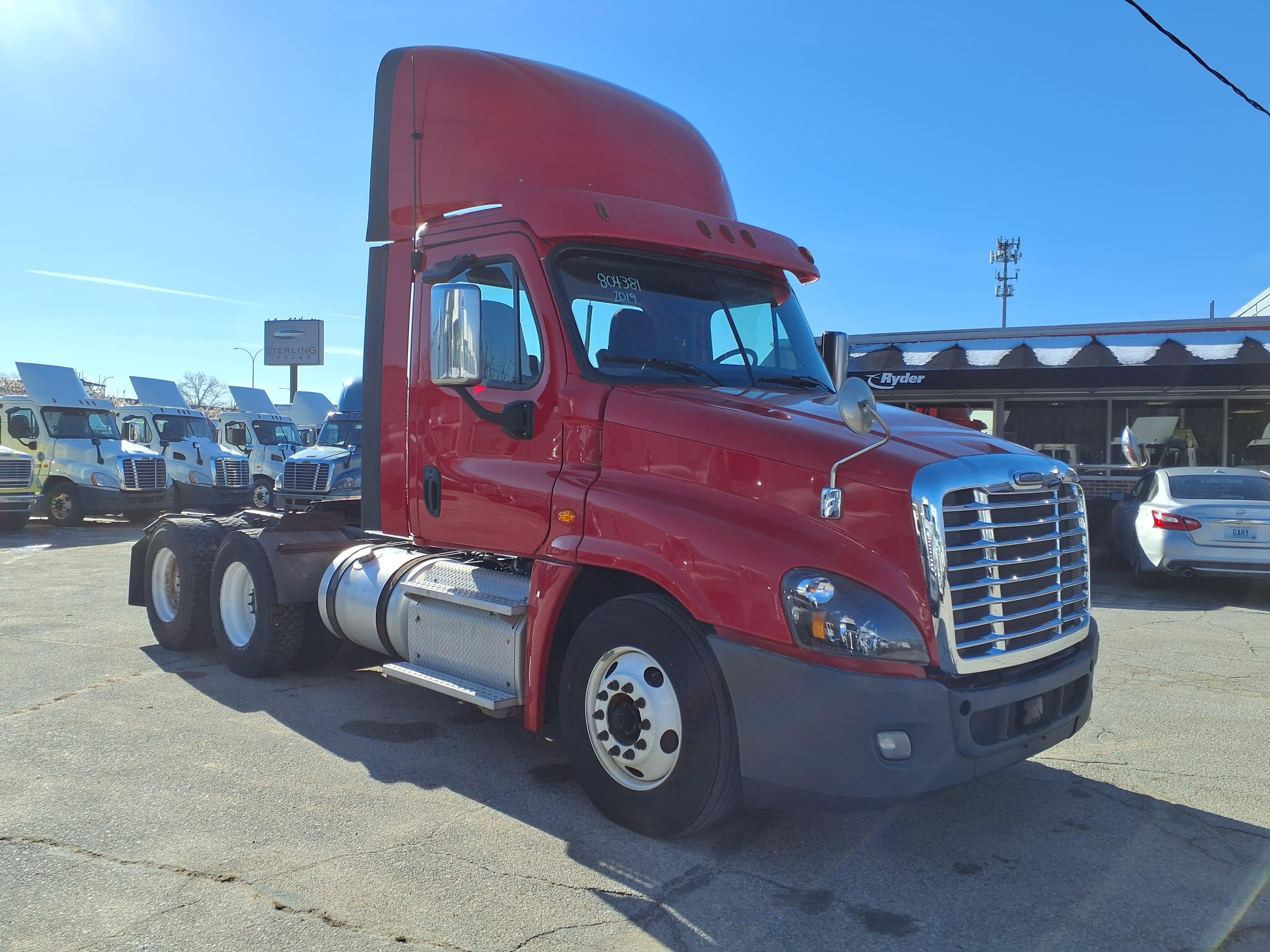 Used 2019 FREIGHTLINER/MERCEDES Conventional - Day Cab - CASCADIA 125 image 1