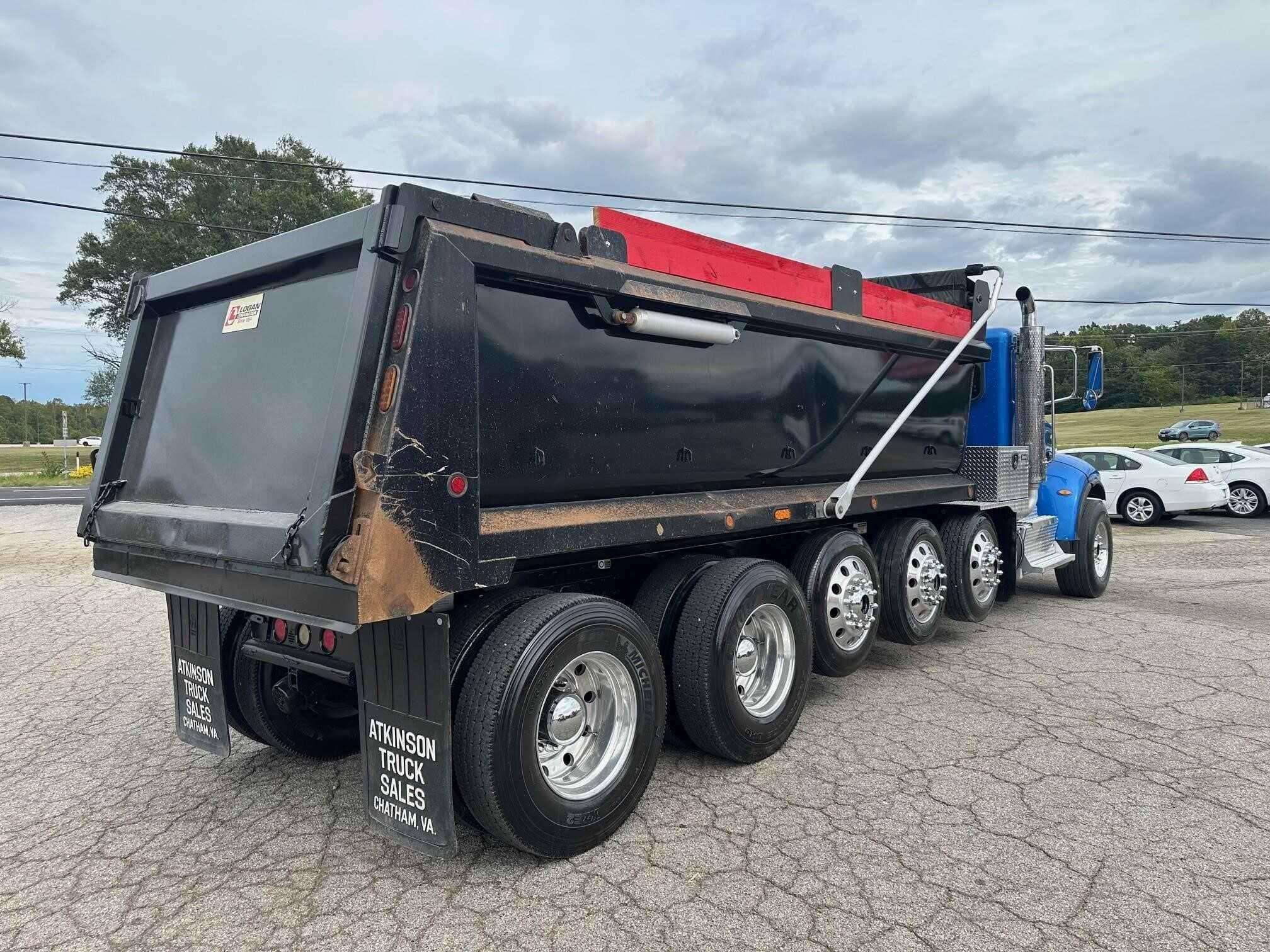 2017 Peterbilt 348 image 3
