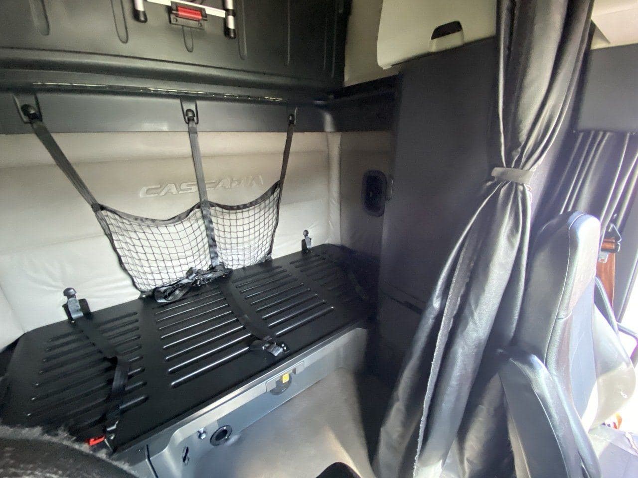 2020 FREIGHTLINER Cascadia CA126 Tandem Axle Sleeper image 15