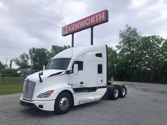2025 Kenworth T680 image 1