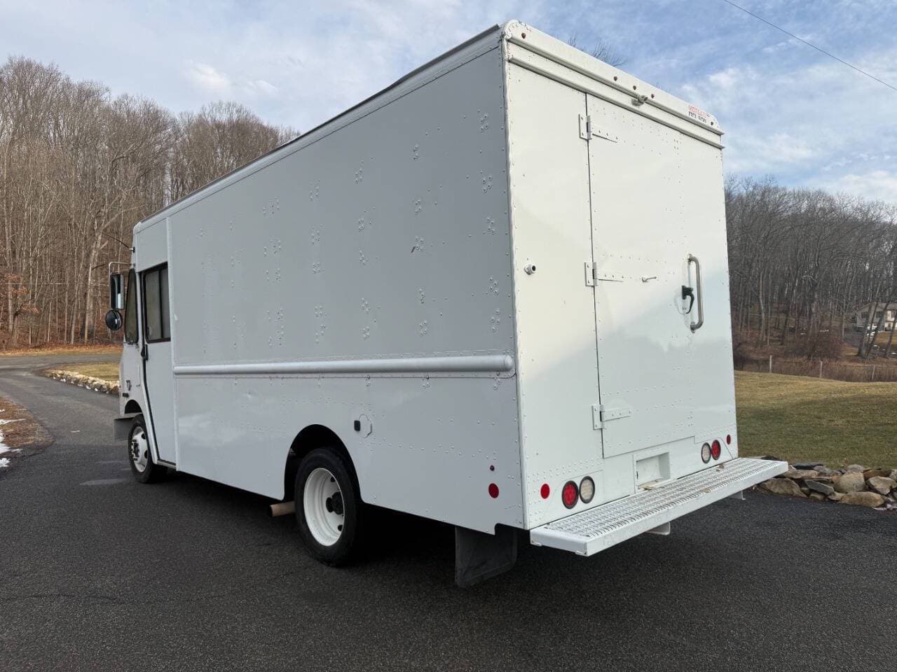 2019 Ford Stripped Chassis image 7