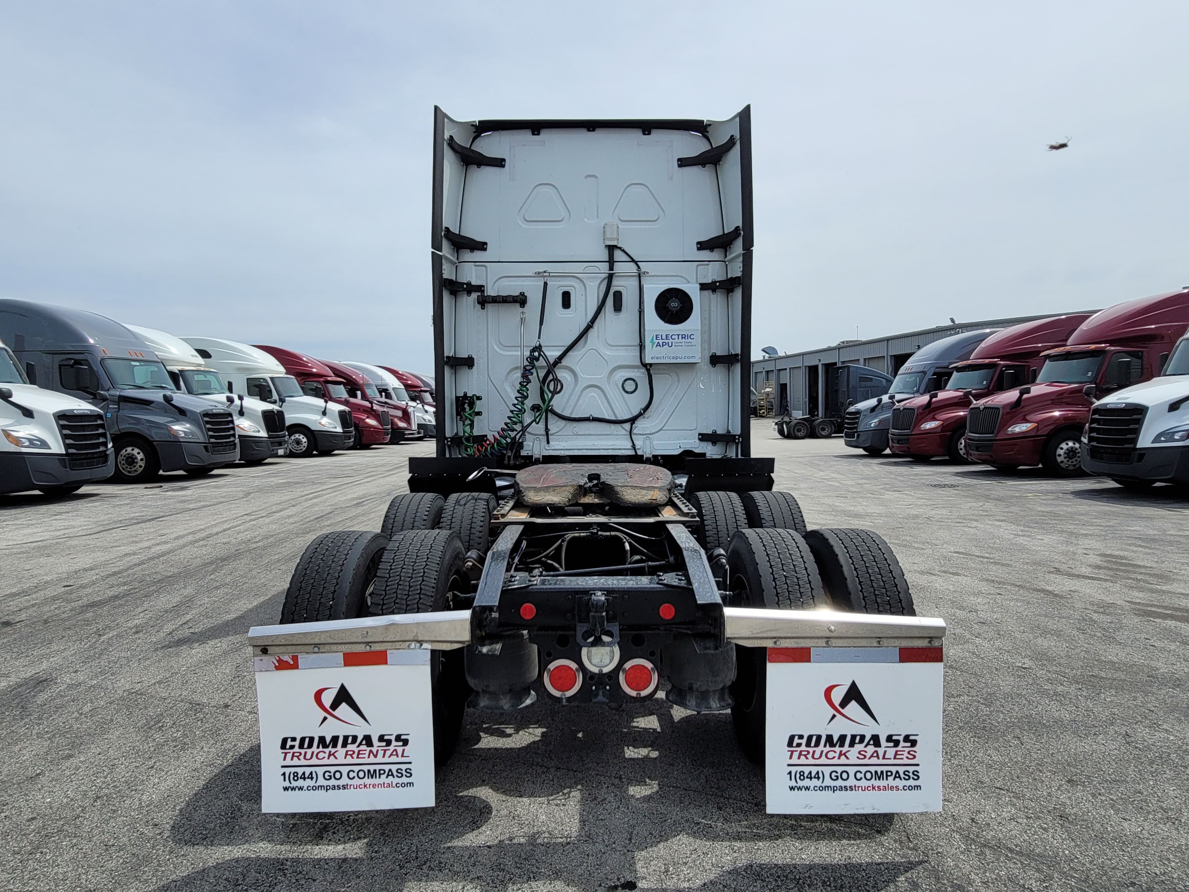 2022 Freightliner Cascadia 126 image 3