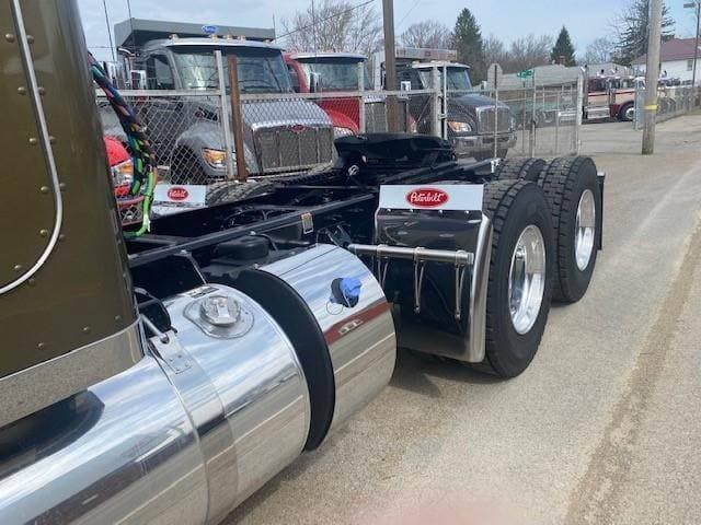 2026 Peterbilt 589 image 9