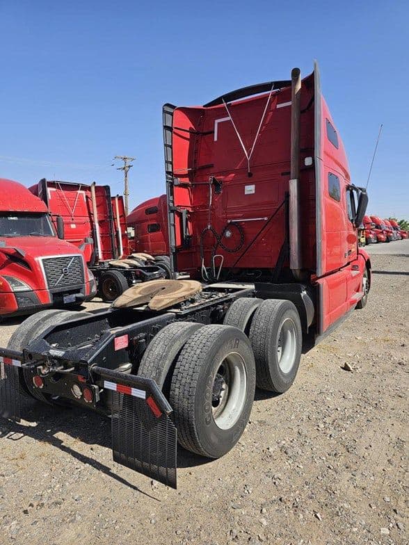 2023 Volvo VNL64T760 image 5
