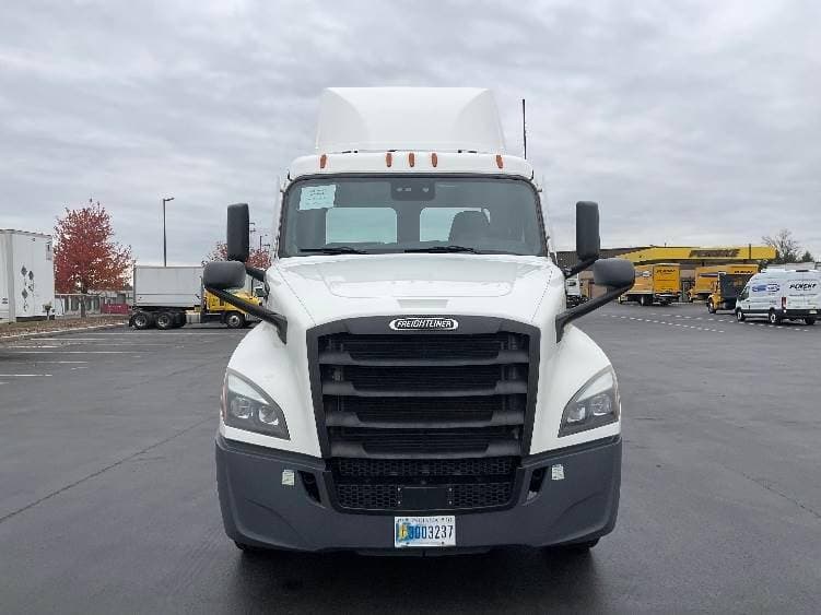 2021 Freightliner Cascadia image 2