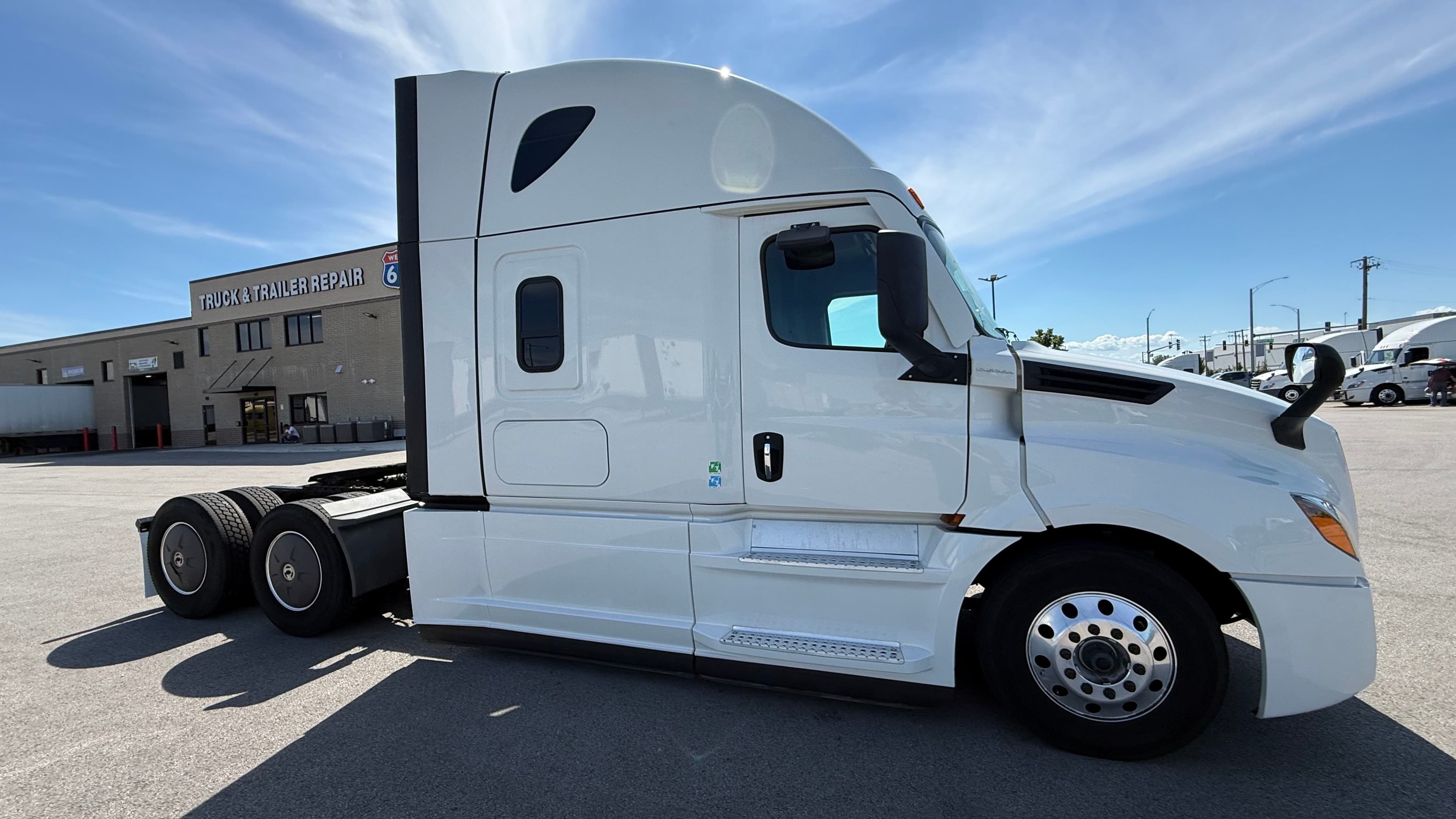 2021 Freightliner Cascadia 126 image 2