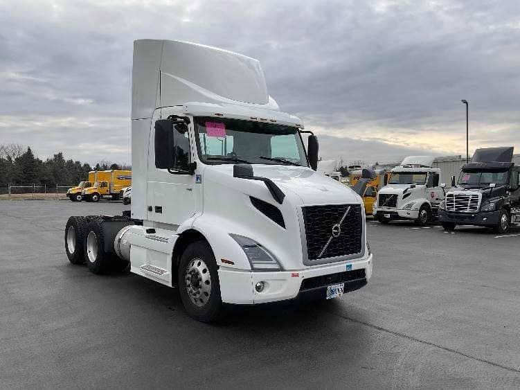 2020 Volvo VNR image 1