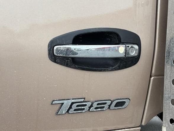 2025 Kenworth T880 image 9