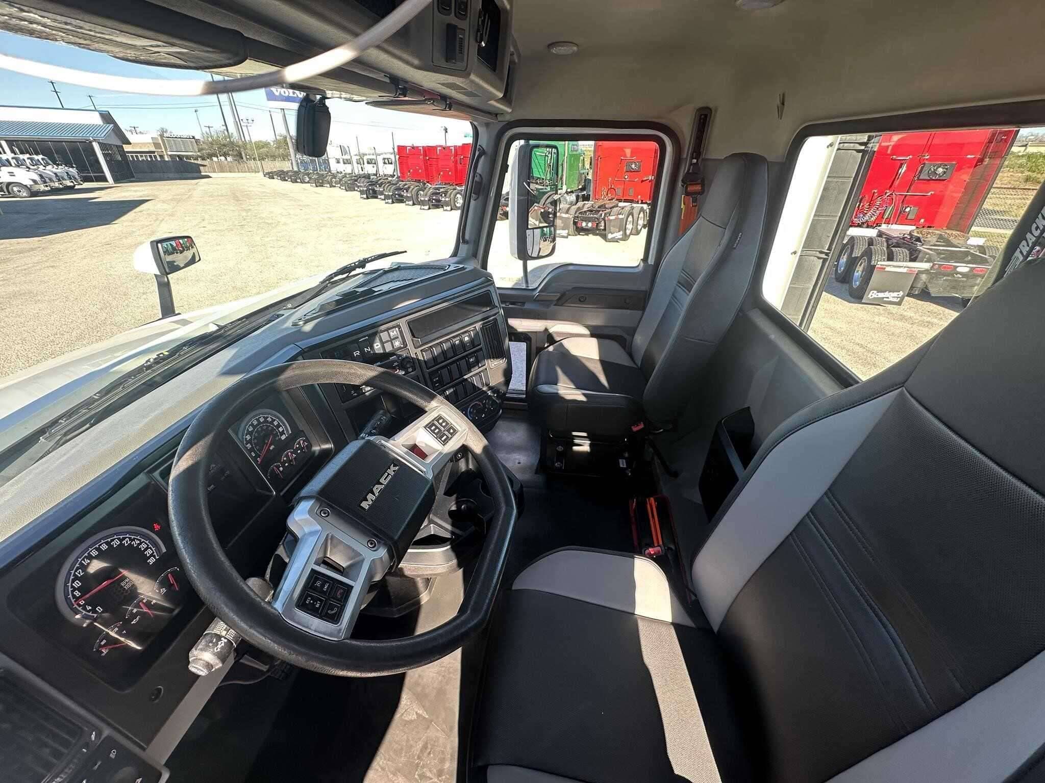Used 2022 MACK ANTHEM Conventional - Day Cab in San Antonio, TX image 9