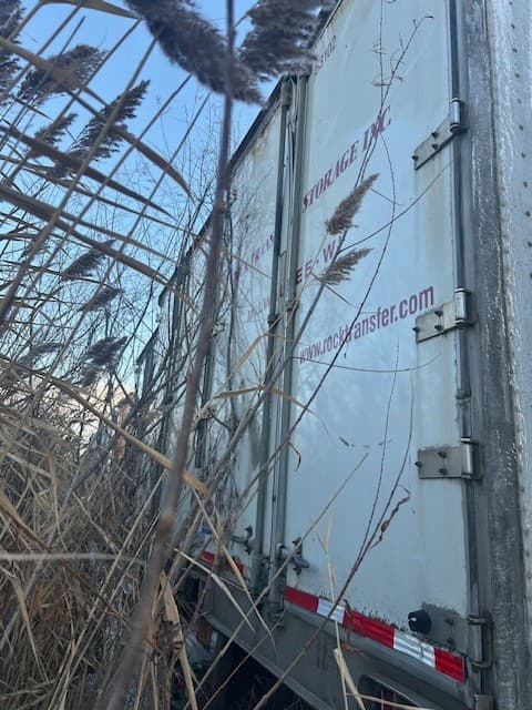 2011 Utility 4000D-X image 3