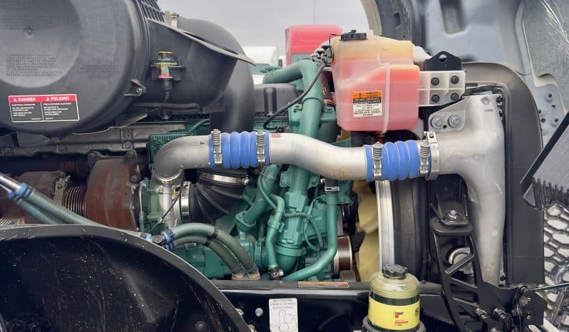 2024 Volvo VNL image 13