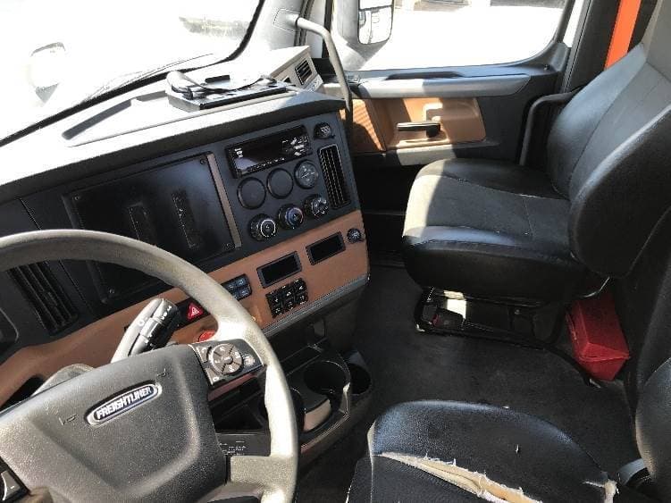 2021 Freightliner Cascadia image 11