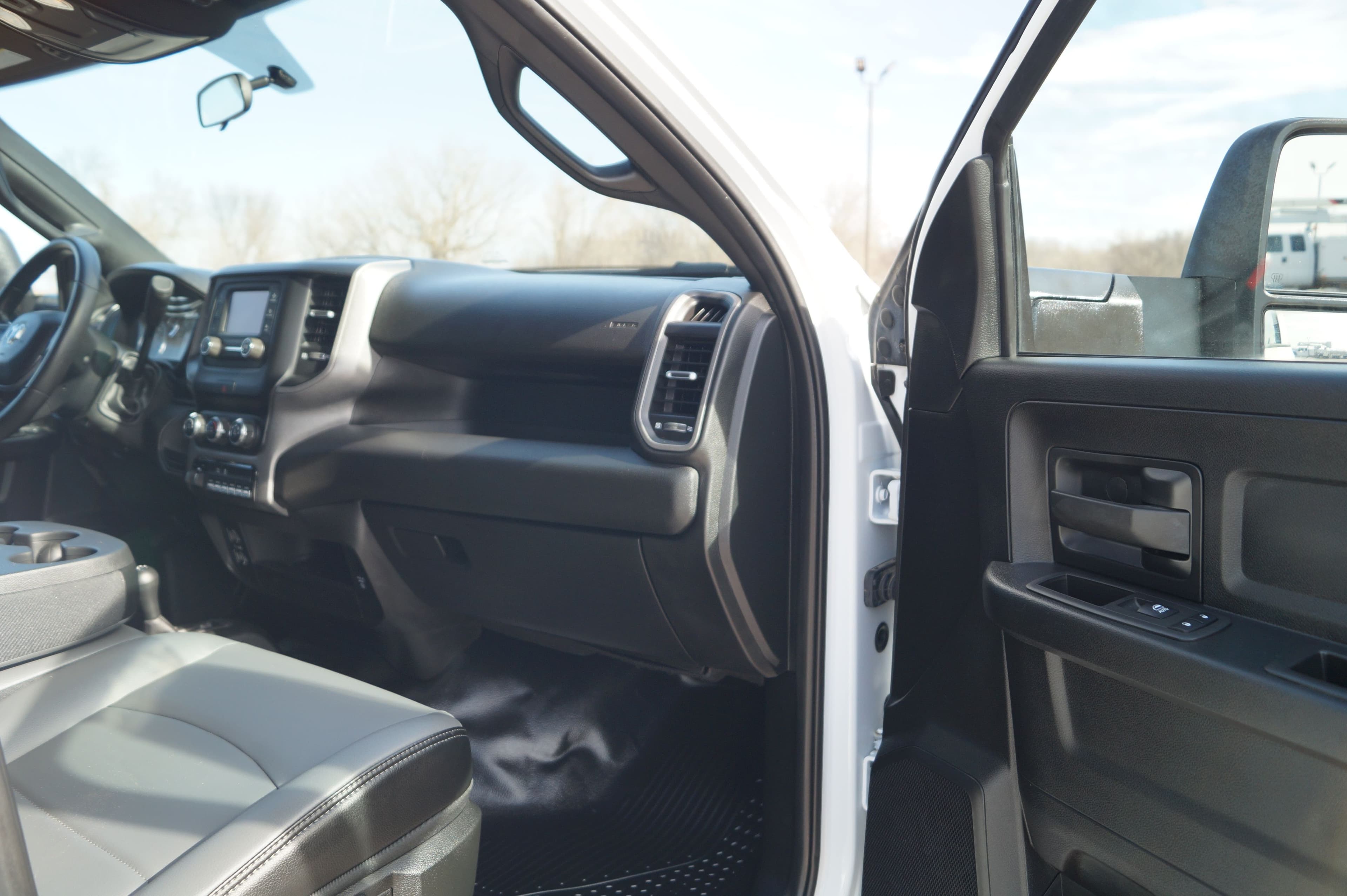 2023 RAM 3500 Tradesman - Cab Chassis - 4WD 6.4L V8 HEMI image 12