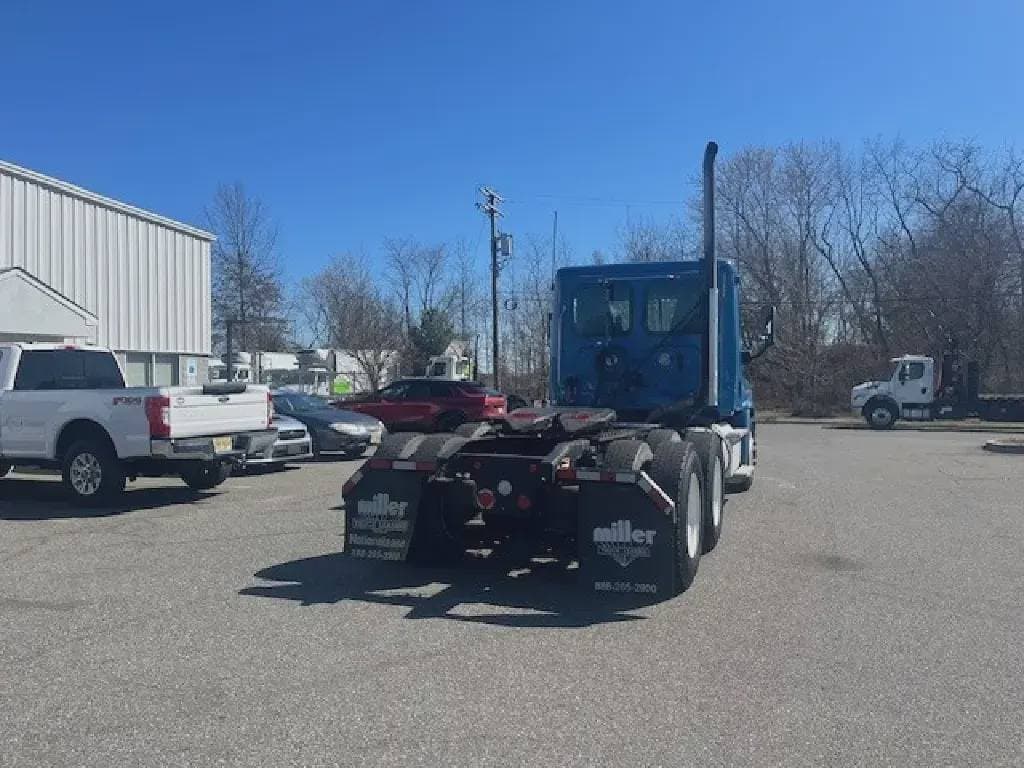 2019 Freightliner Cascadia 113 image 8