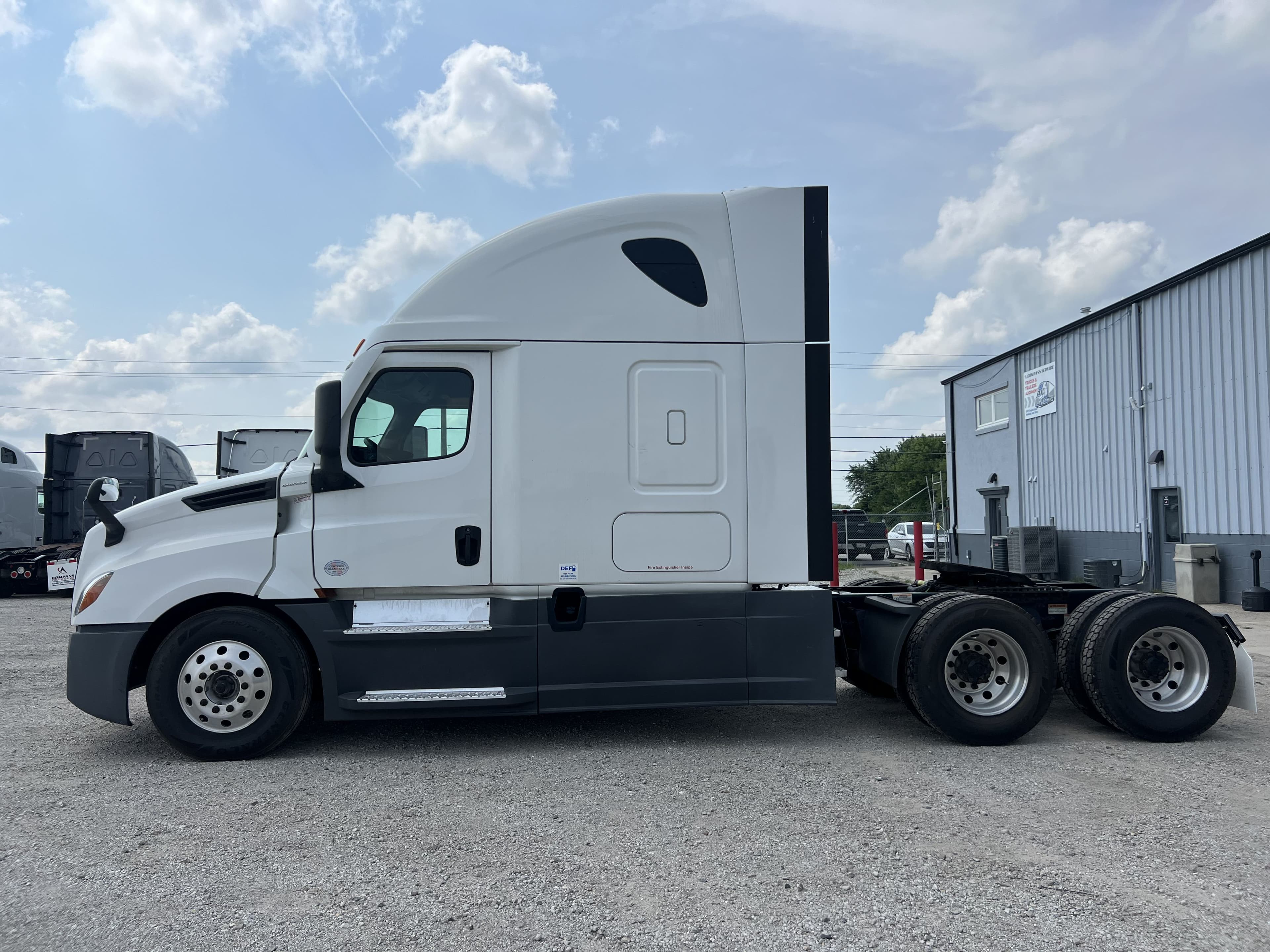 2022 Freightliner Cascadia 126 image 2