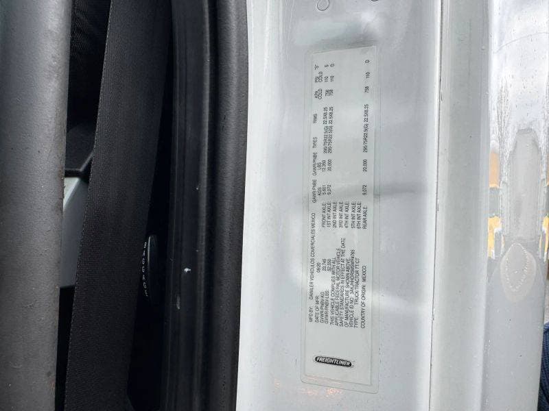 2021 Freightliner Cascadia image 32