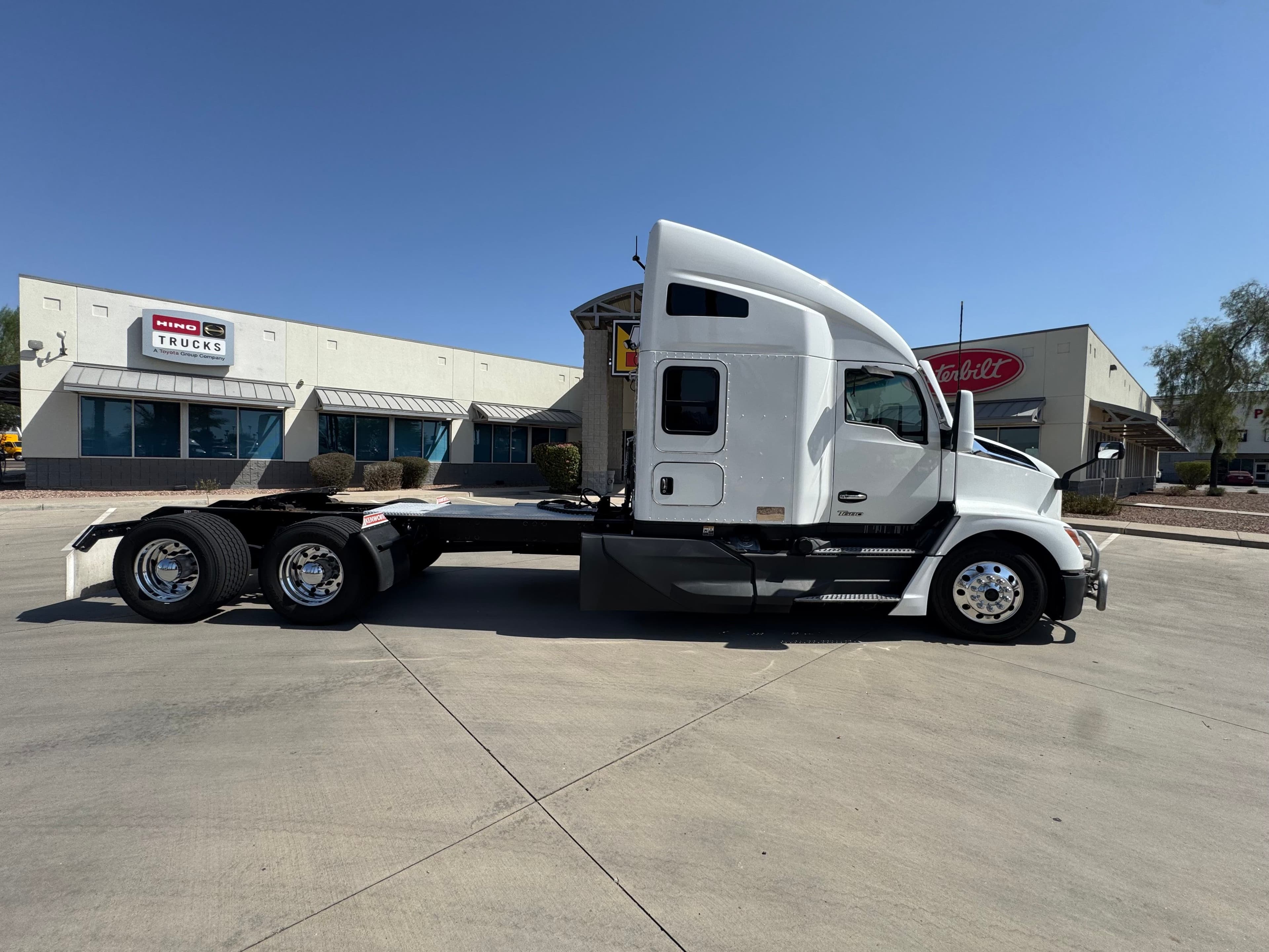 2023 Kenworth T680 image 4