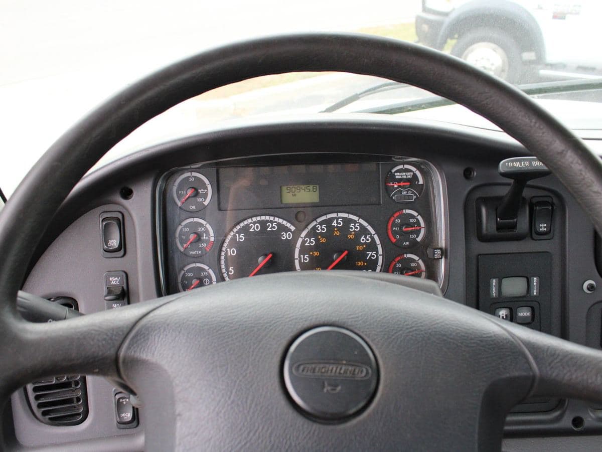 2015 Freightliner M2 image 18