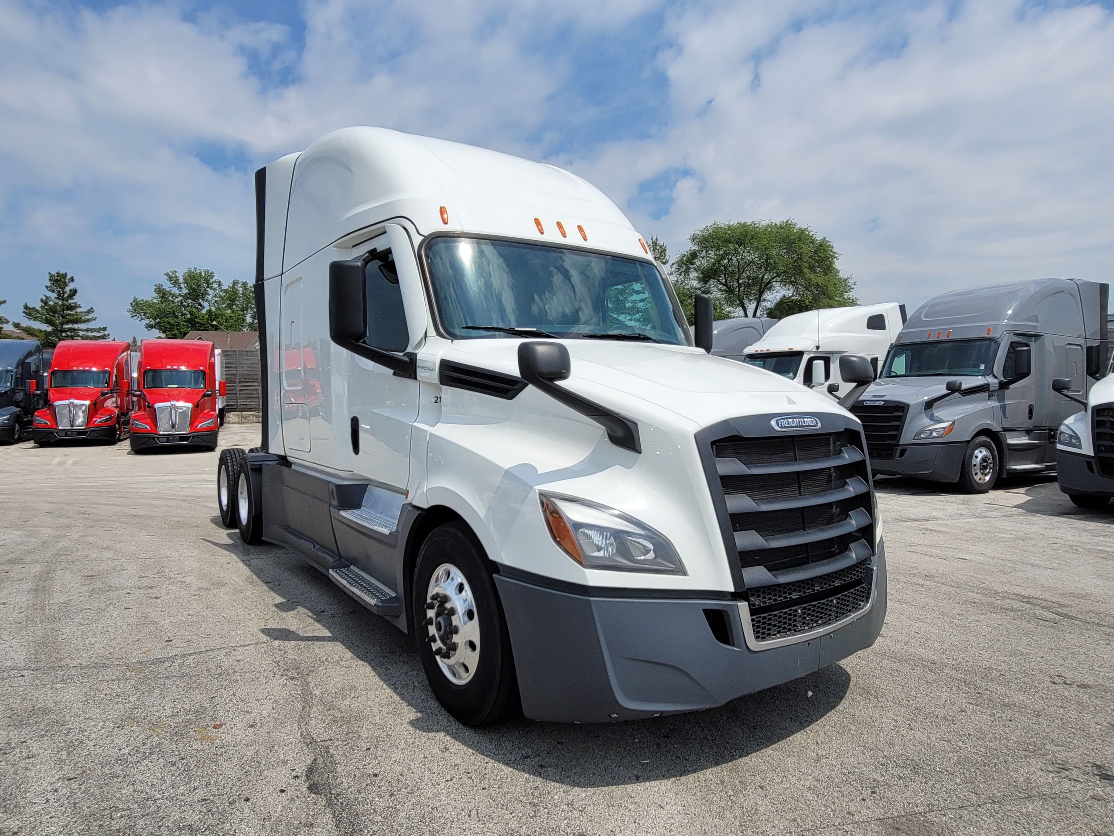 2023 Freightliner Cascadia 126 image 5