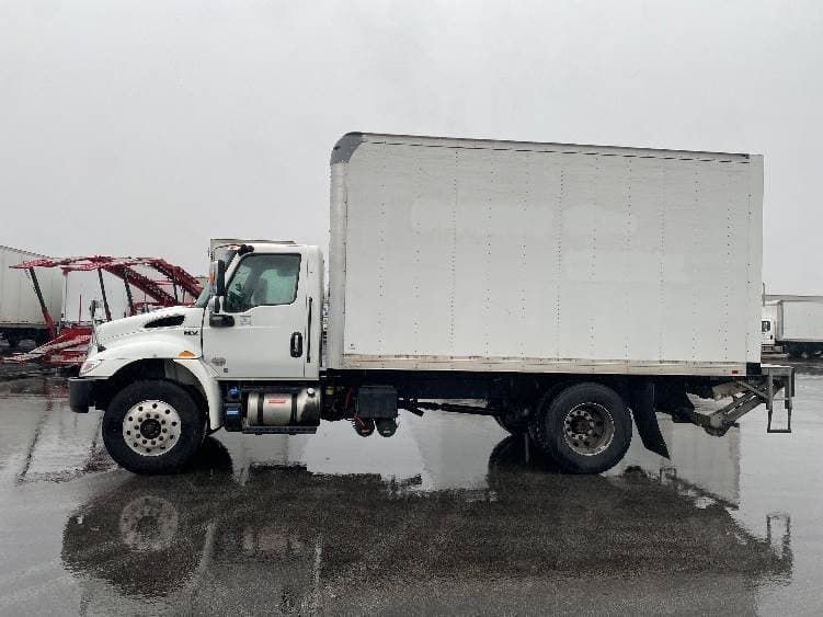 2022 International MV607 Box Truck - 240HP, 6 Speed Automatic, Roll up Door image 4