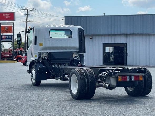 2025 Isuzu NRR image 8