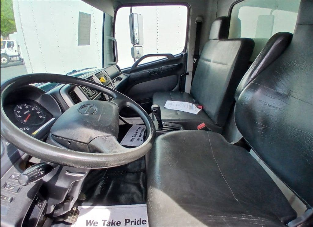 2019 Hino 268 image 11