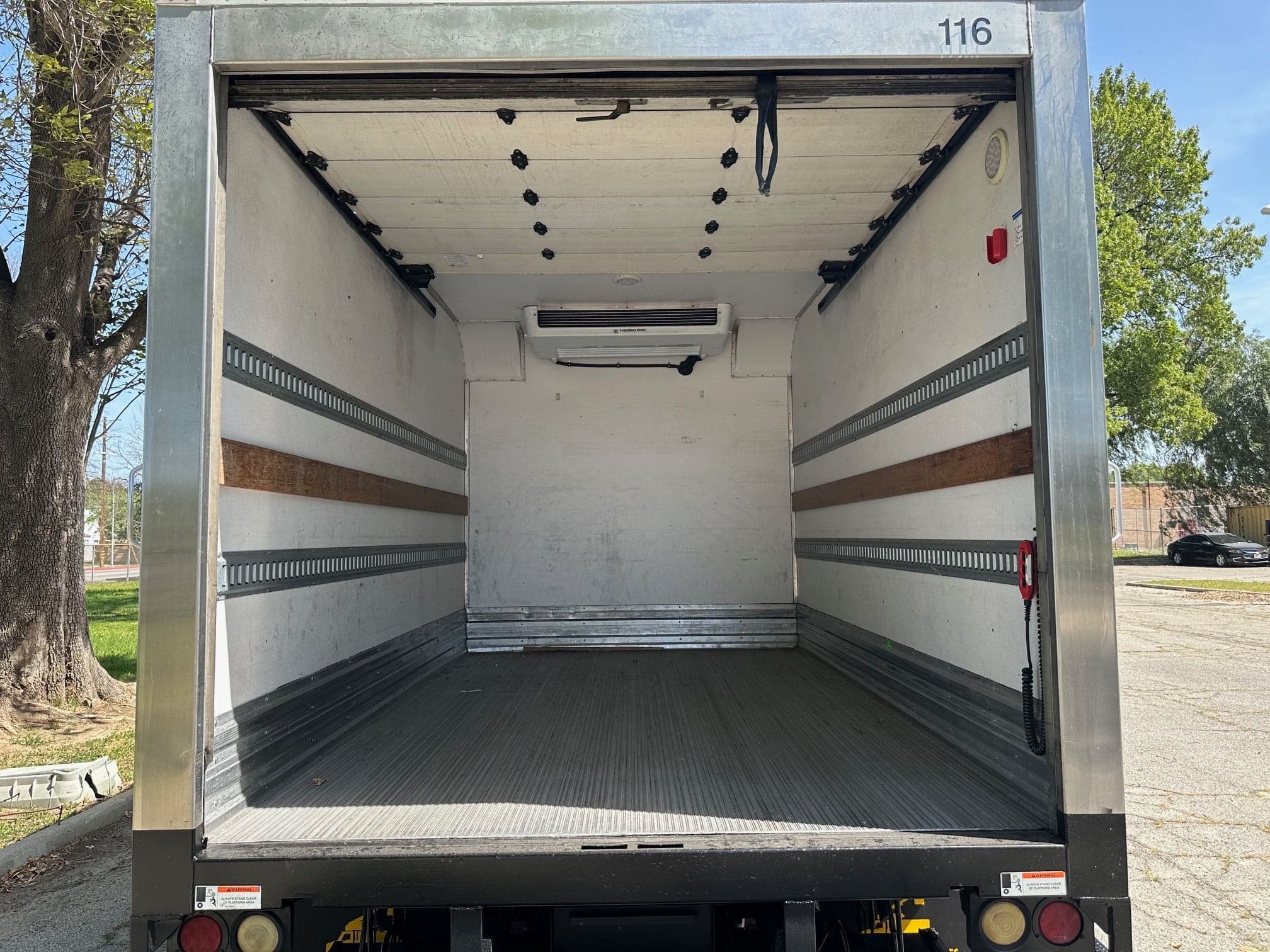 2016 Ford F-350 Reefer Box Truck with Liftgate image 19