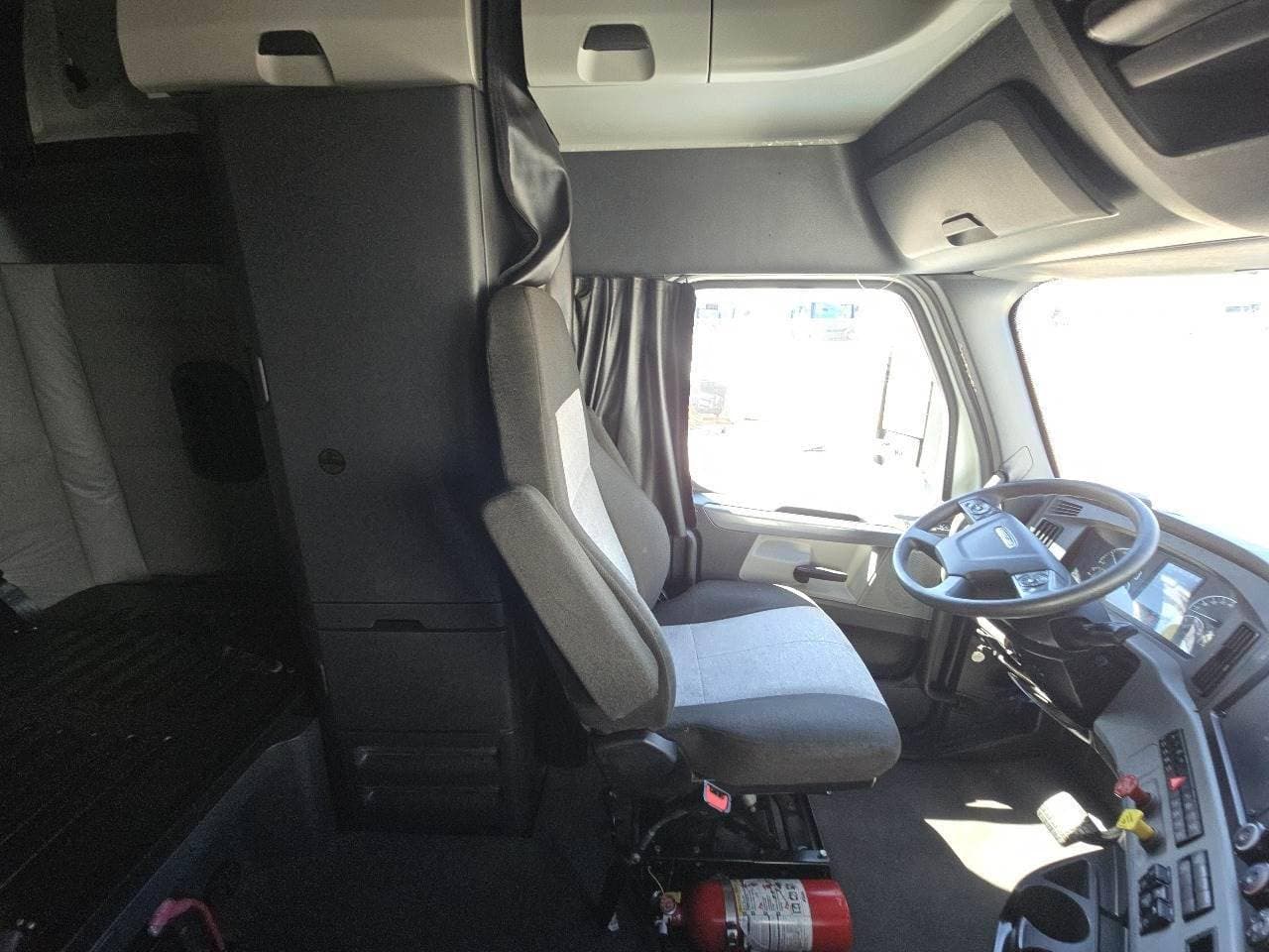 2021 Freightliner Cascadia 126 Sleeper Semi Truck - 72" Condo, Detroit 400HP, Automatic image 14