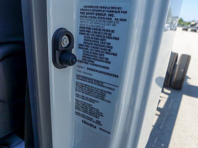 2025 Chevrolet 5500 XG LCF Gas Work Truck 16'x102"x91" Box Truck image 15