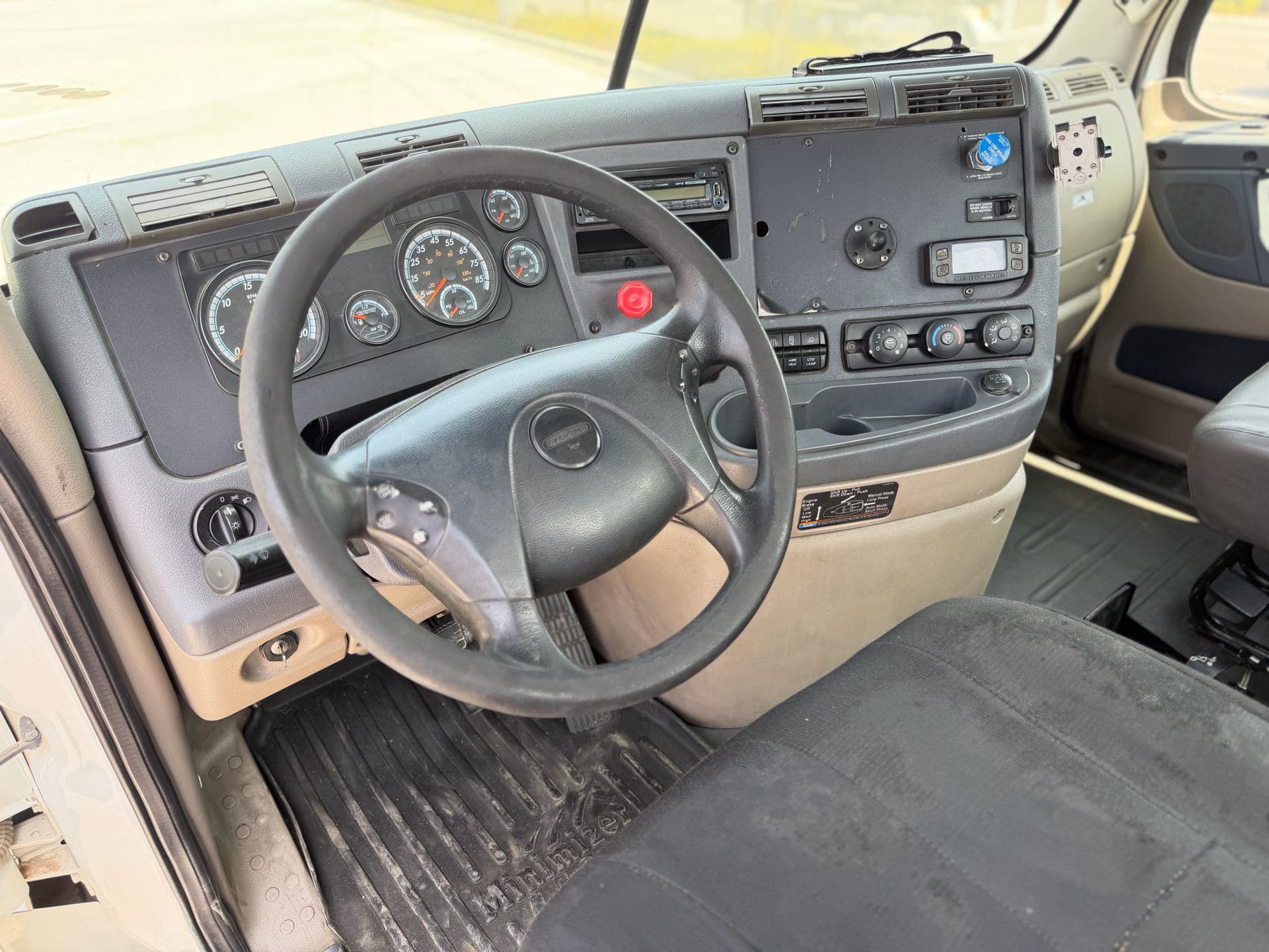 2015 Freightliner M2 image 6