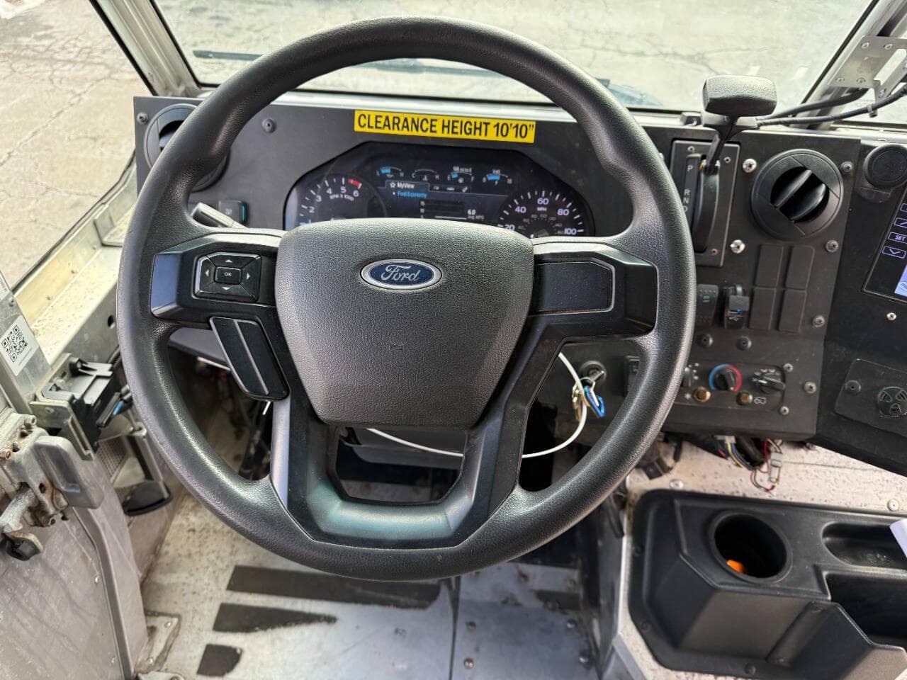 2021 Ford Stripped Chassis image 10