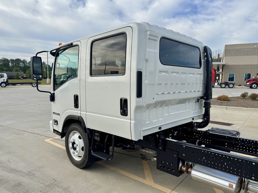New 2027 ISUZU NPR-HD image 9