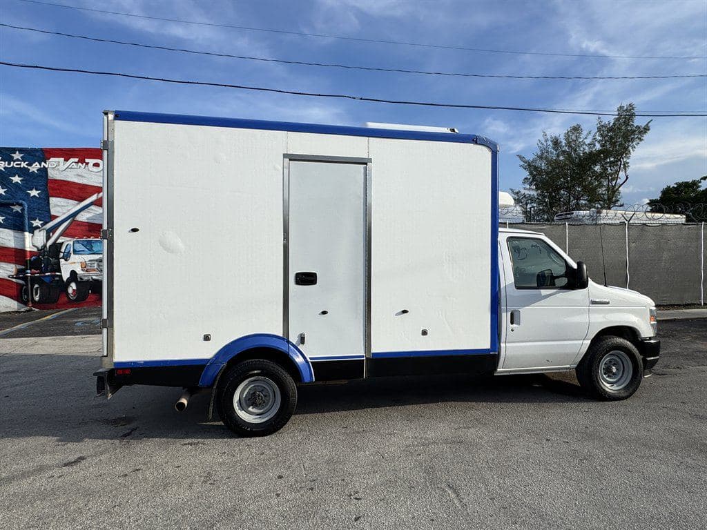 2023 Ford E350 Cutaway image 14