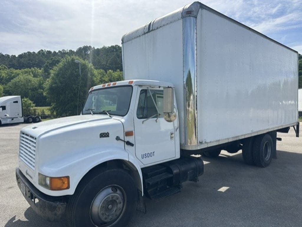 Used 1993 INTERNATIONAL 4700 image 2
