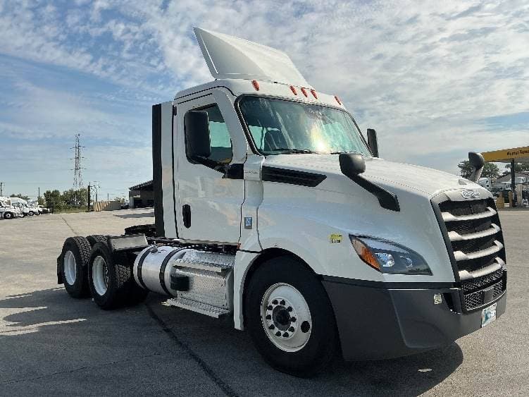 2021 Freightliner Cascadia image 11
