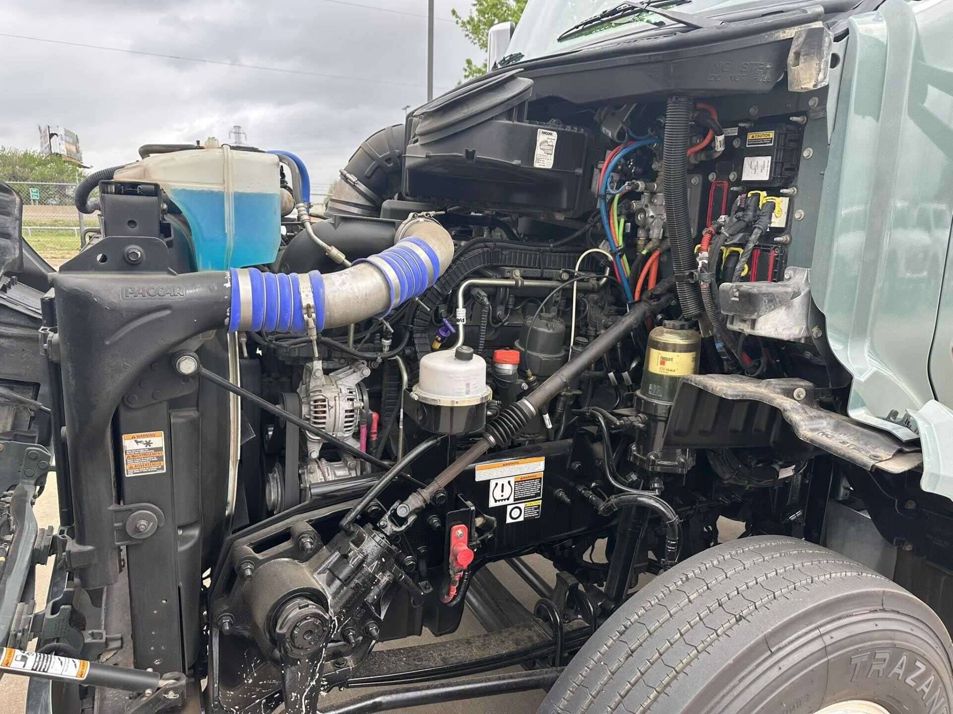 2021 Peterbilt 579 image 6