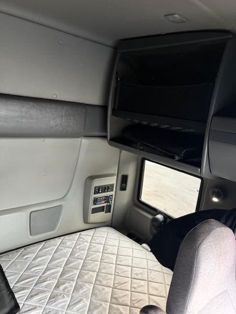 2021 INTERNATIONAL LT TNF112006 Web image 9