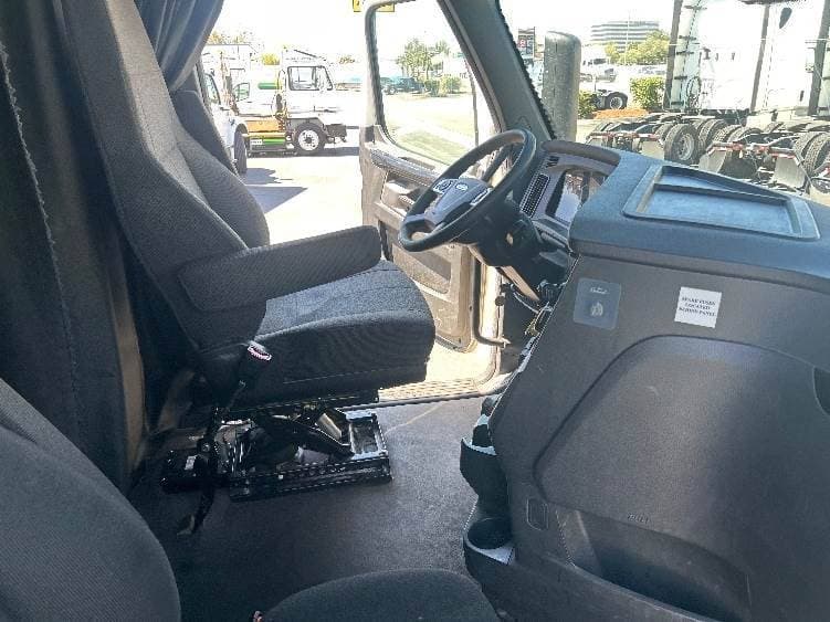 2024 Freightliner Cascadia 126 image 5