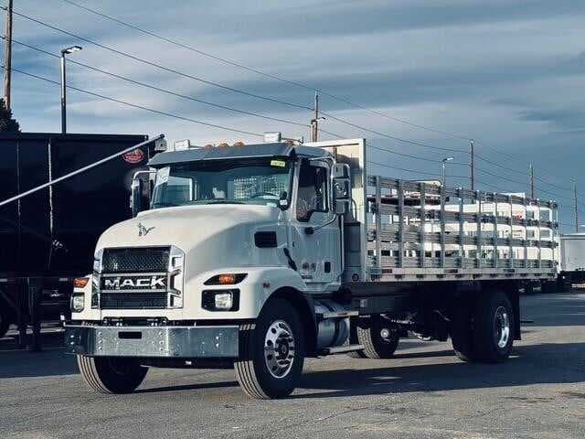 New 2025 MACK MD7 Stake Bed in Commerce City, CO image 2
