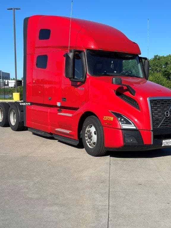 2023 Volvo VNL64T760 image 3